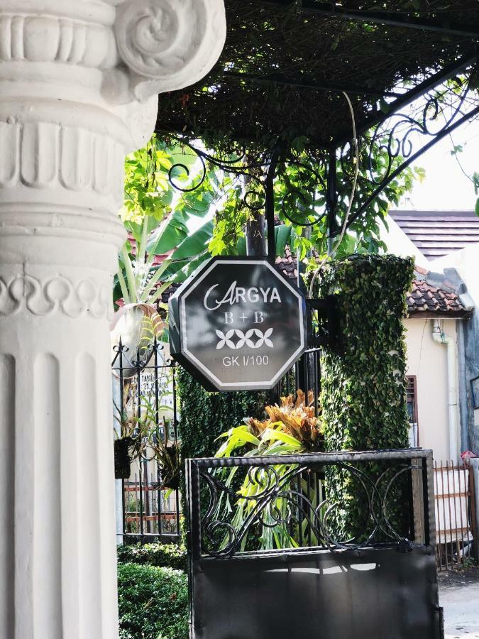 Argya Guesthouse ยอกยาการ์ตา ภายนอก รูปภาพ